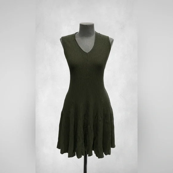 nOir Jewelry | Dresses | Sleeveless Olive Green Flowy Dress | Poshmark